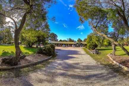 Our Grounds Grampians National Park | Mountain View Motor Inn & Holiday Lodges - Halls Gap Vic