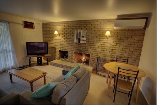 Mt William Suite | Mt William Suite | 1 Bedroom | 2 person with Spa | Self Contained | Mountain View Lodges | Halls Gap | Grampians National Park